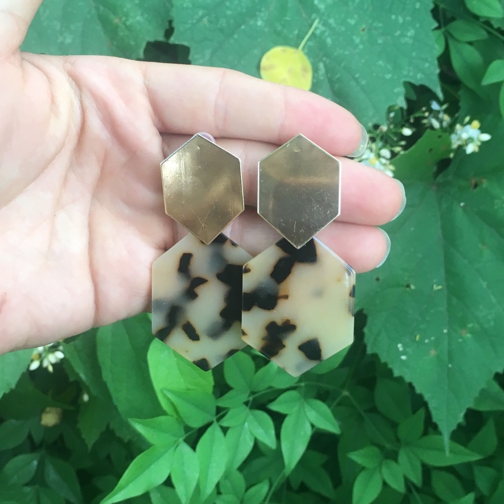 ✨Host Pick🆕 Anthro BaubleBar Resin Drop Earrings! - Picture 4 of 4